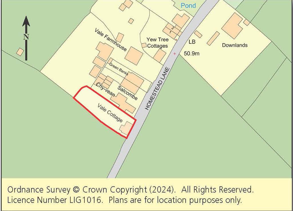 Lot: 34 - DETACHED COTTAGE ON GOOD SIZE PLOT -